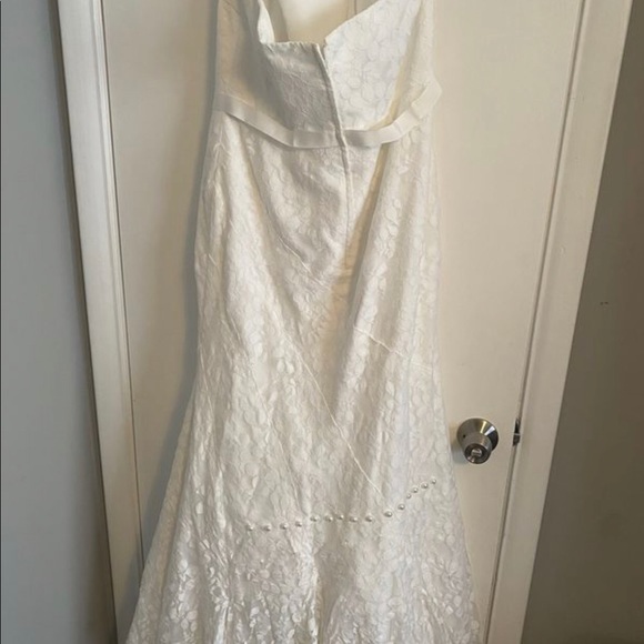 David’s Bridal Wedding Dress- Galina Collection - Picture 2 of 3